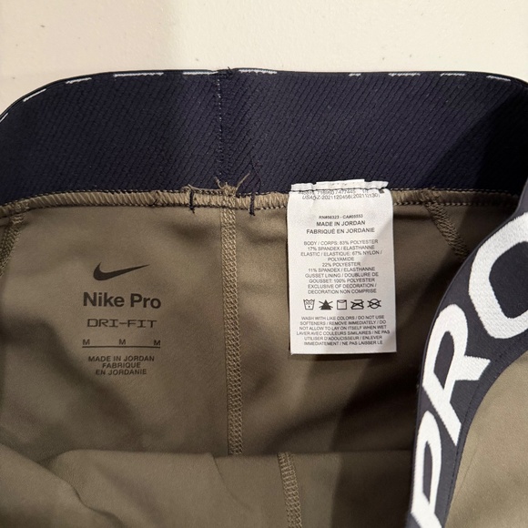 Green NikePro Spandex - Youth M - Picture 2 of 2